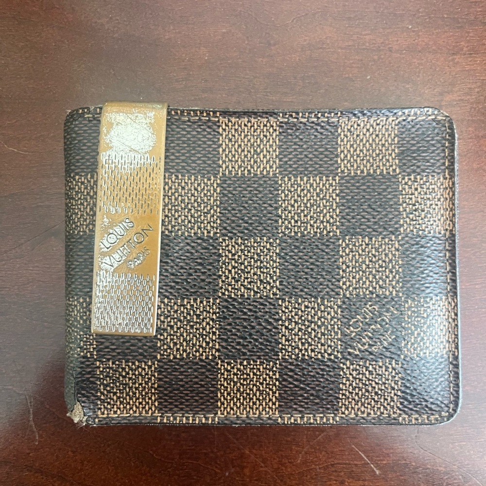 LV men’s wallet